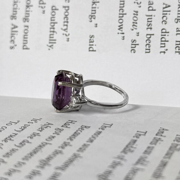 Vintage Sterling Silver Ring with Large Purple Stone - Size 4.5 - Picture 2 of 4